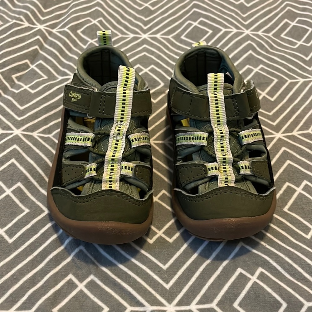 2/$20❗️ Osh Kosh sandals